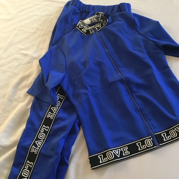 🖤1 SET LEFT💙BNWT 2PC JACKET/ TOP AND BOTTOM LOVE - Picture 2 of 6